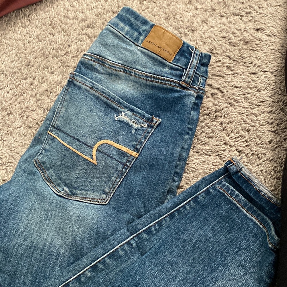 American eagle size 6 curvy super high rise distressed jeans